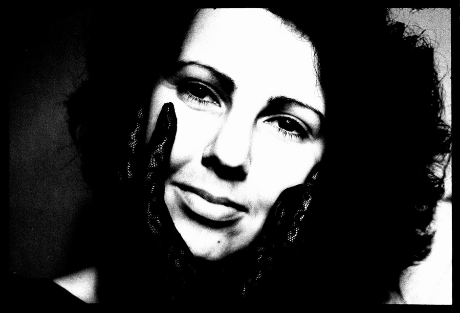 Face in Hands - ID 000096