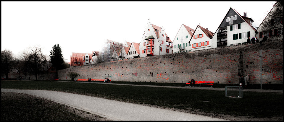 Red Benches - ID 000767