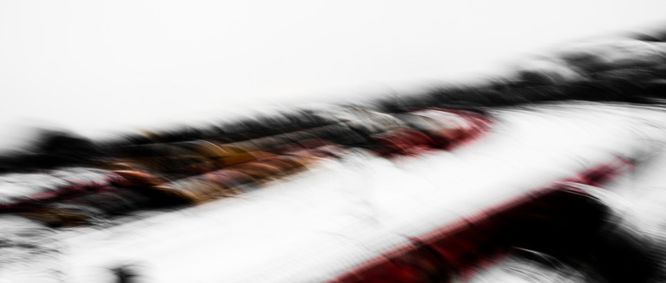 Red Trains in the Curve - ID 000905