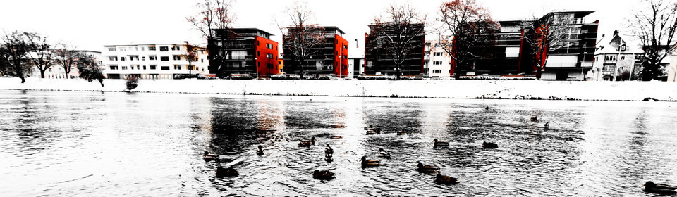 Four Red Houses - ID 000916