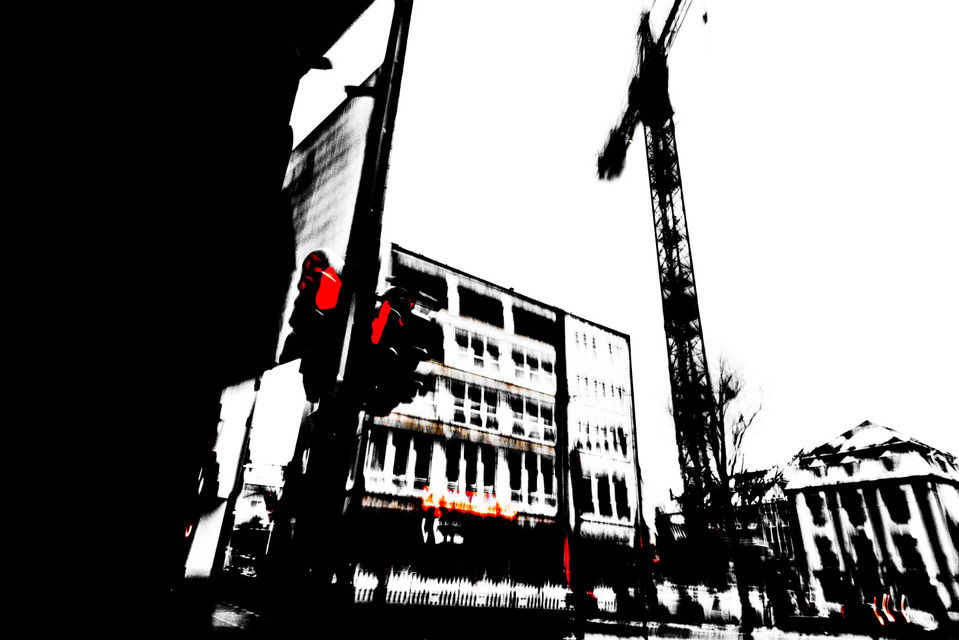 Red Man Standing - ID 000922