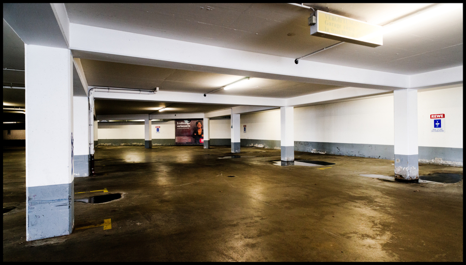 Living Underground - ID 001112