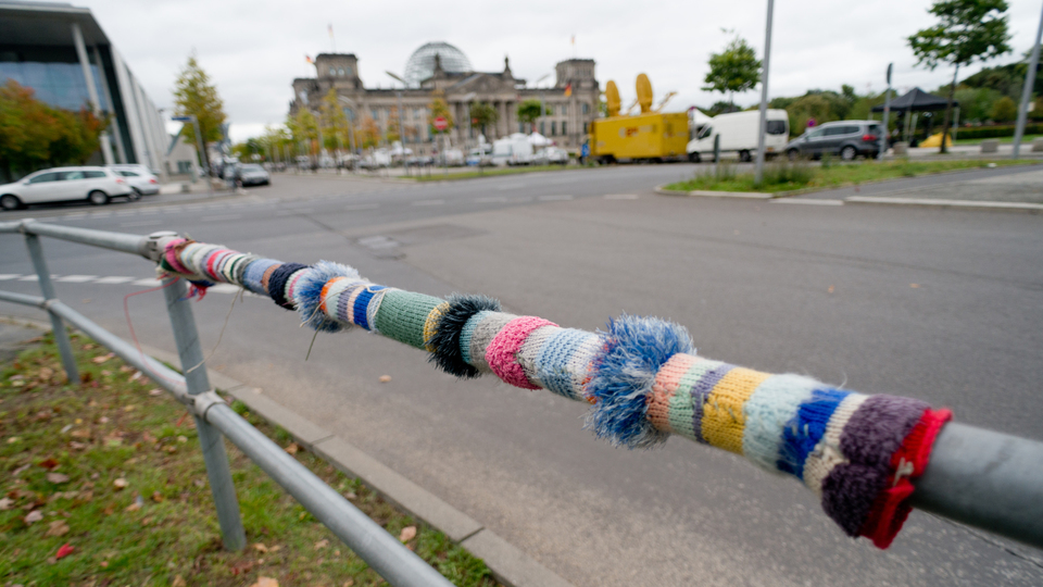 Reichstag Guerilla - ID 001638
