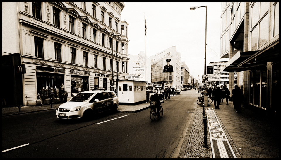 Checkpoint Charlie - ID 001746