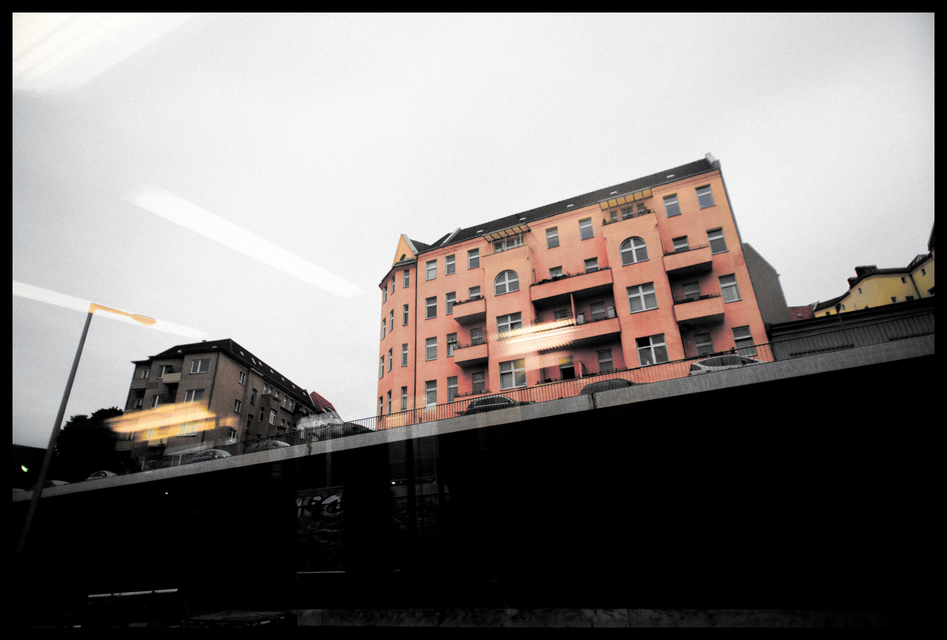 S-Bahn Ride Red House - ID 001767