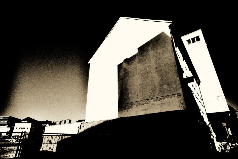 Shadow on Wall - ID 002415