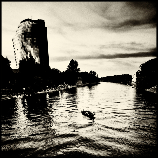 Small Ship waiting for Darkness - ID 002467