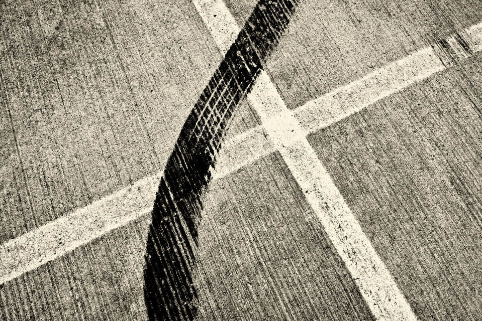 Concrete Traces IX - ID 002544