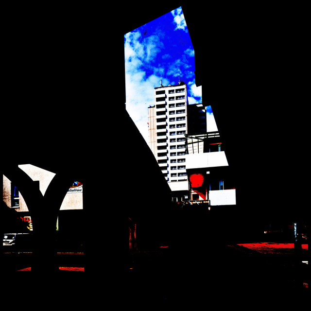 White Blue Red Black - ID 002597