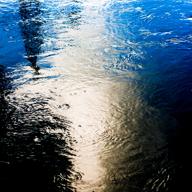 Light in Water I - ID 002881