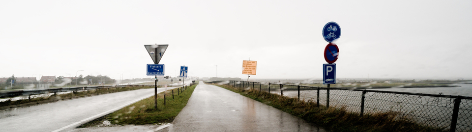 Parking on the Dike - ID 002919