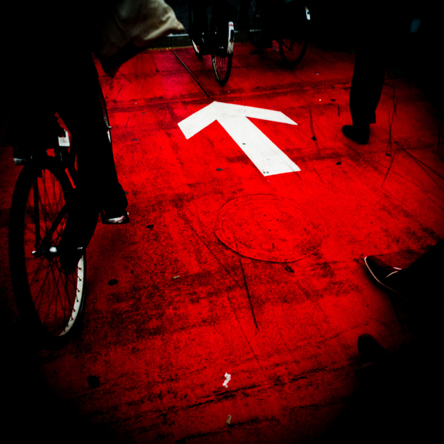 Follow White - ID 002940