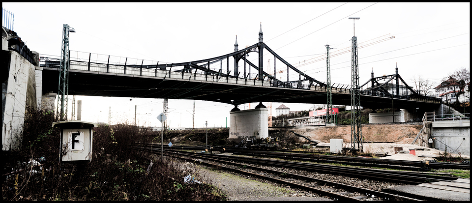 Below Bridge - ID 003113