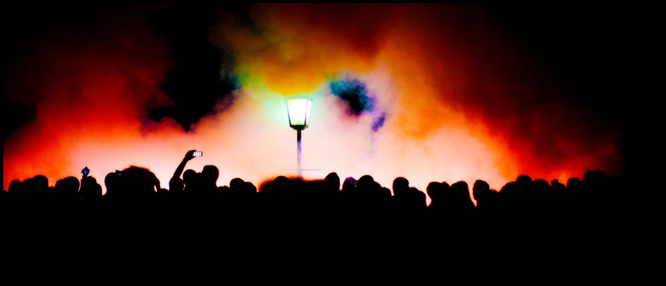 Follower under the Streetlamp I - ID 003744