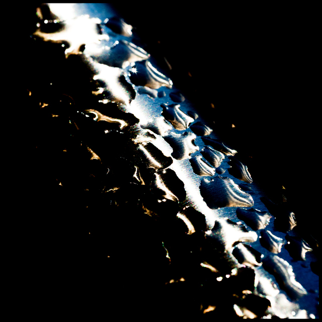 Water on Steel - ID 003957