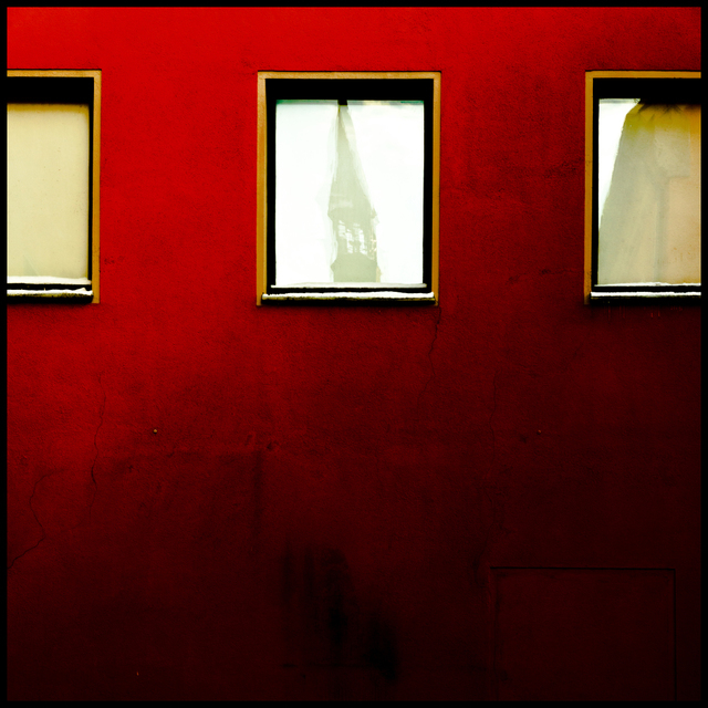 Townhall Mirror on Red Wall - ID 004085