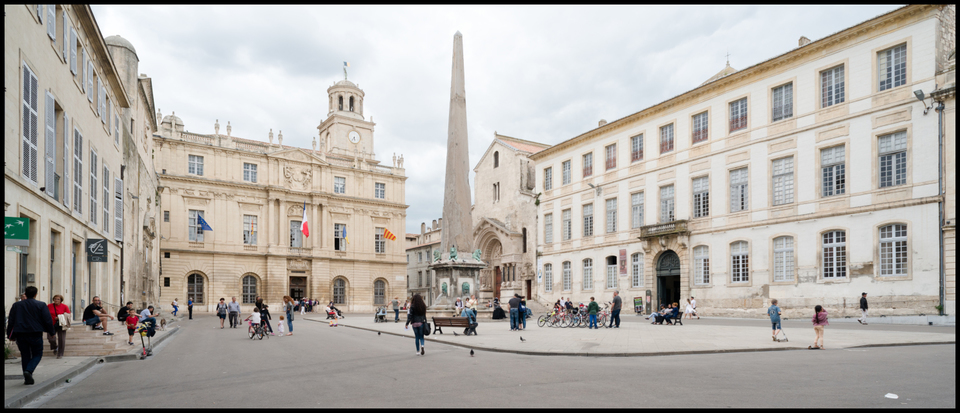 Arles Square - ID 004386