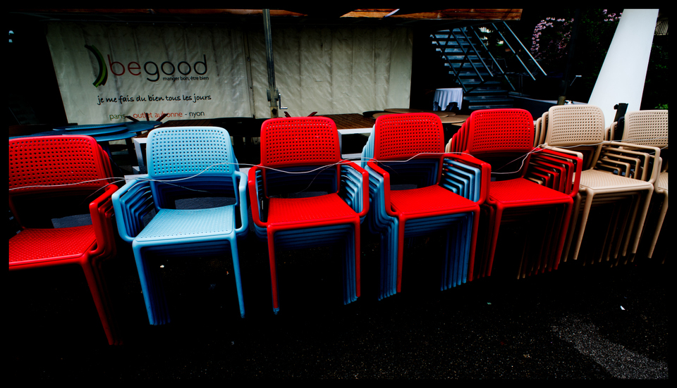 Stacking Chairs - ID 004403