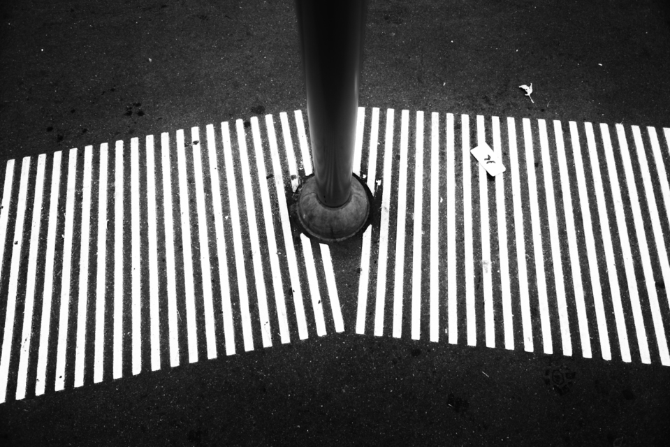 Devided White Stripes - ID 004722