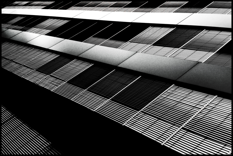 Dark Frontage - ID 004738