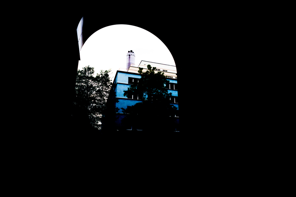 Outside the Dark I - ID 004746