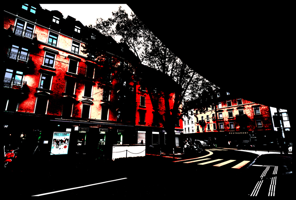 Red Houses in the Dark - ID 004757