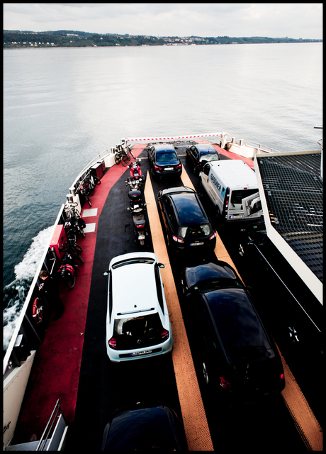 Cars over Water I - ID 004823