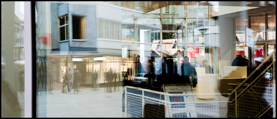 In and Out II - ID 004926