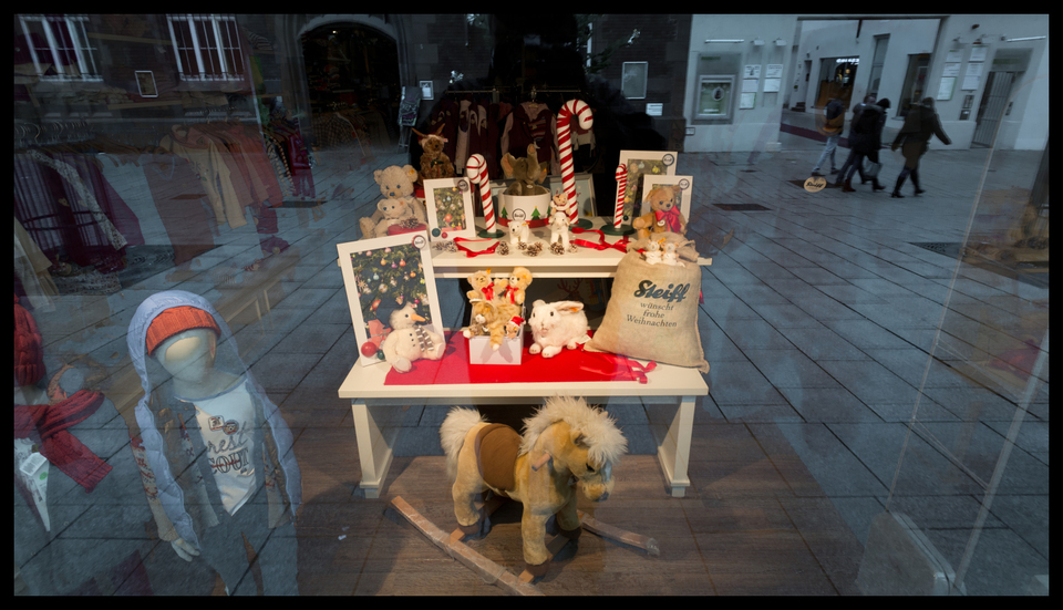 Behind Glas - ID 004931