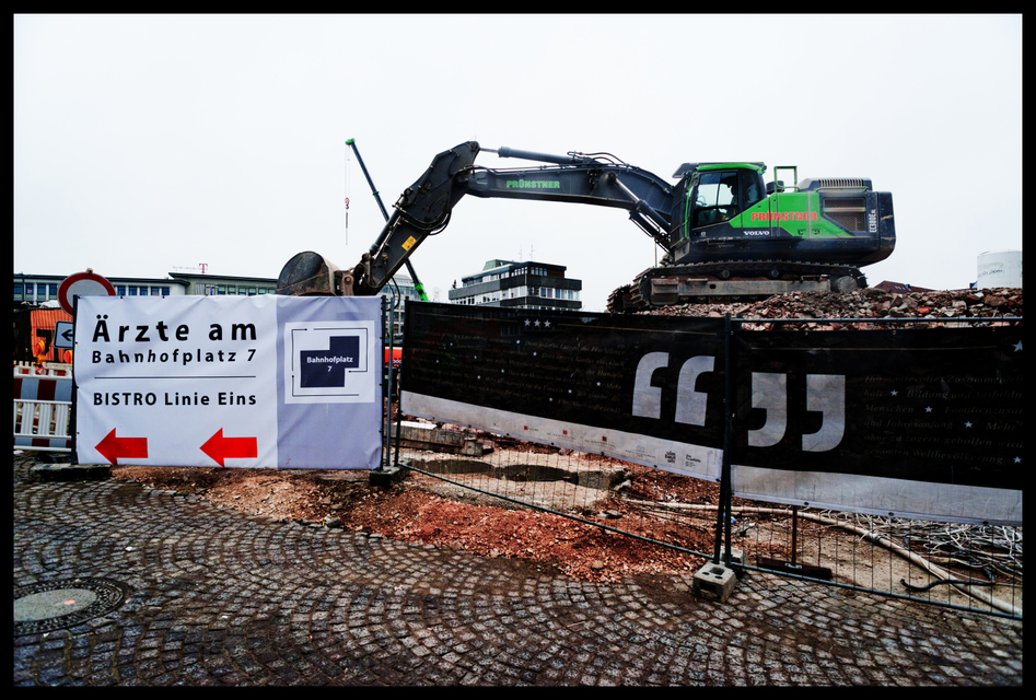 Trearing Down - ID 004938