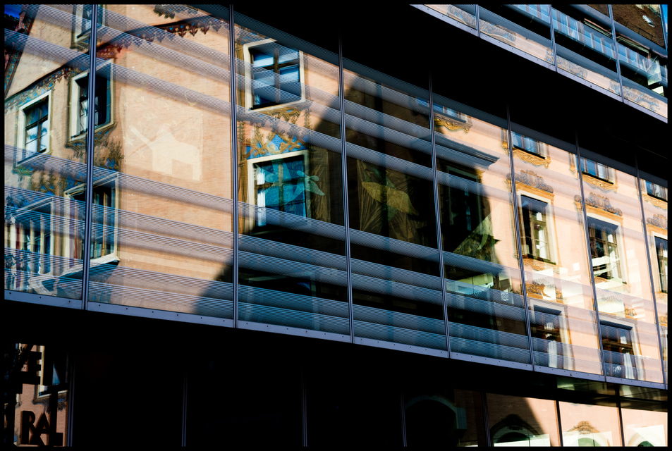 Townhall in Mirror II - ID 005155