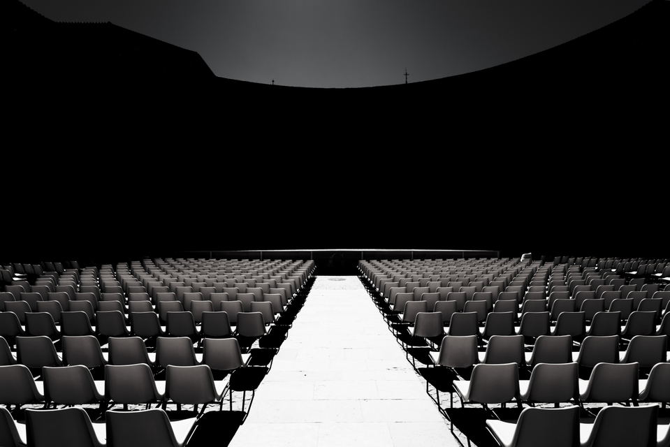 Waiting for the Spectacle - ID 005367