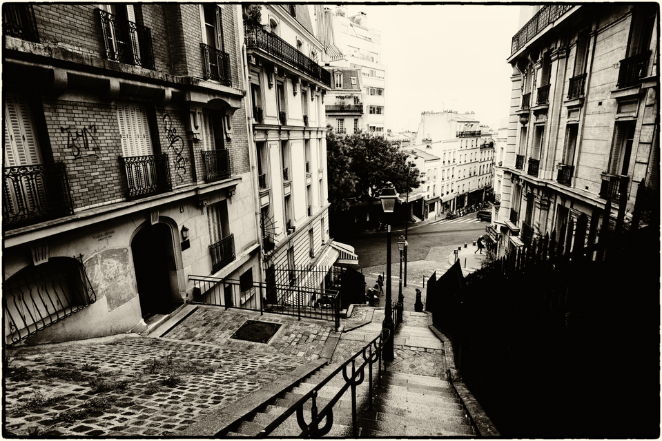 Montmartre Backside Stairs - ID 005559