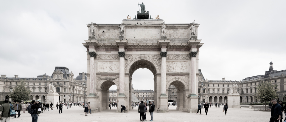 Folk at the Palace - ID 005628