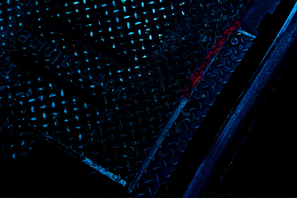 Red Stripe on Checker Sheet - ID 005893