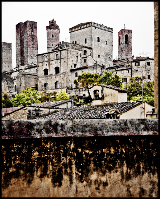 Skyline behind Wall II - ID 006258