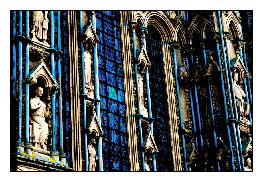 Waiting under Roofs I - ID 006514