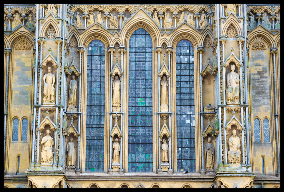 Waiting under Roofs II - ID 006515