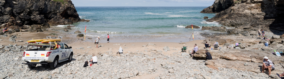 Swim Between The Flags - ID 006555