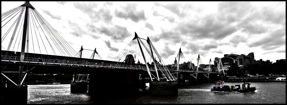 Hungerford Bridge with Ship - ID 006735