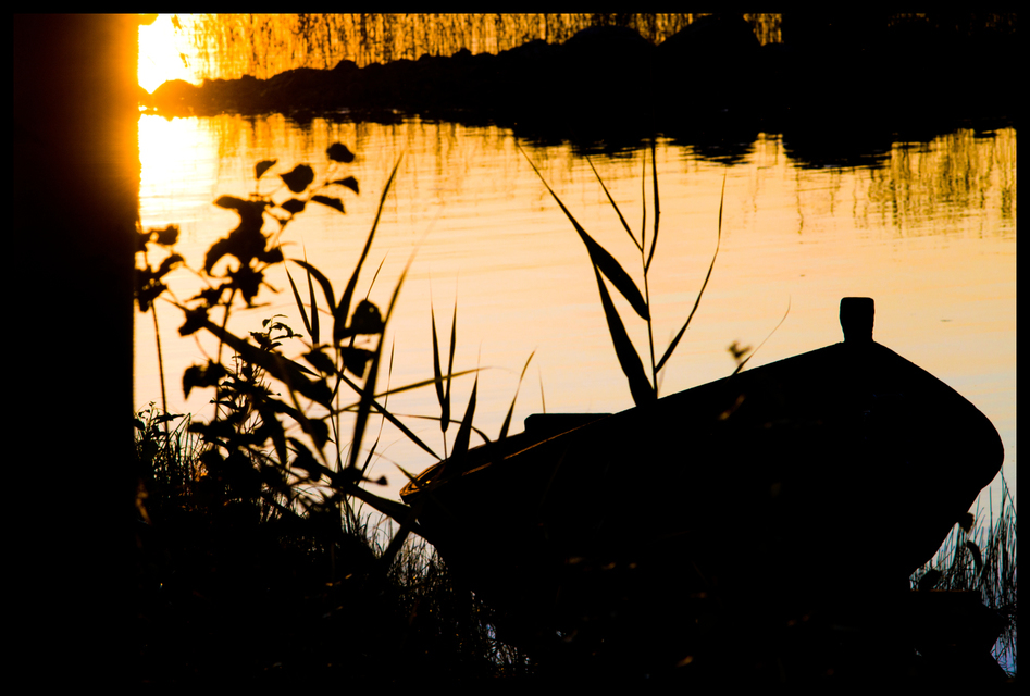 Boat in low Sunlight - ID 007369