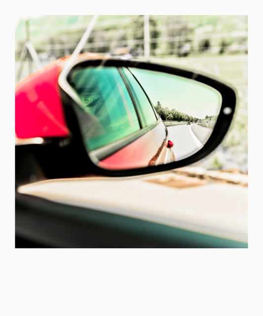 Looking Back - ID 007582