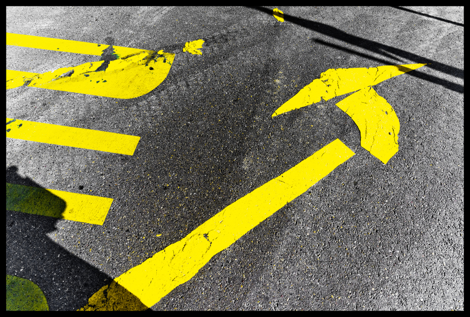 Yellow Curve Direction - ID 008438