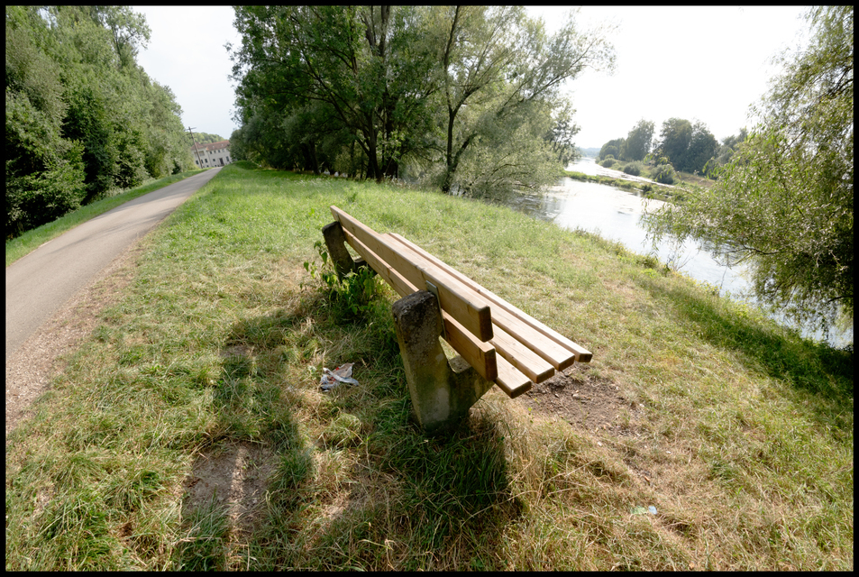 Bench at Danube - ID 008773