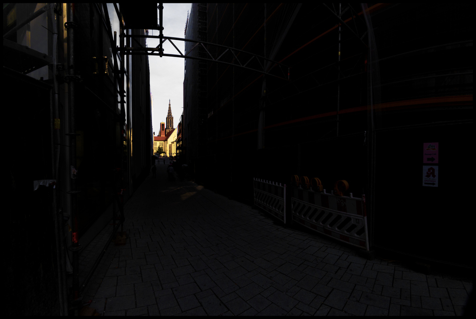 Bold behind New - ID 008822