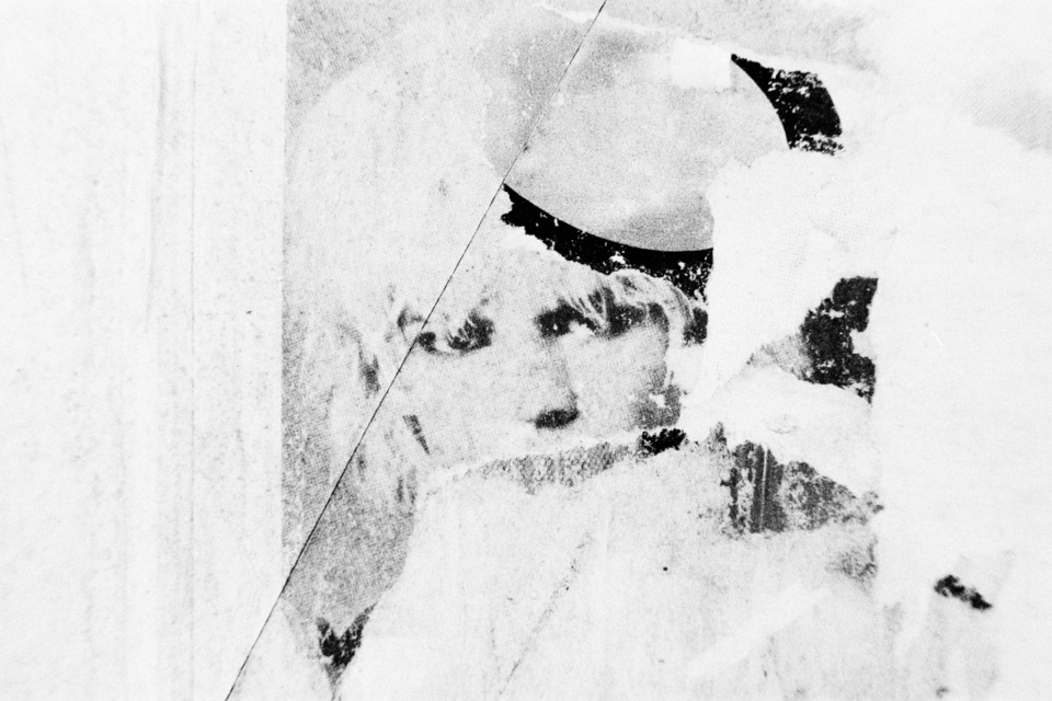 Advertisement VII - ID 009078