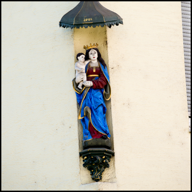 Naked in the Arm - ID 009136