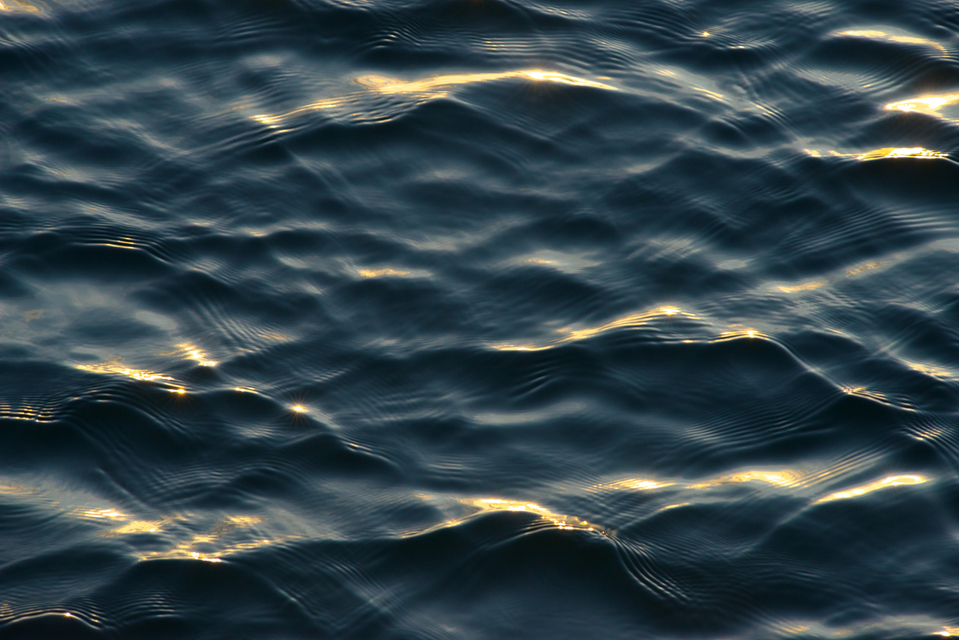 Winter Water Surface XI - ID 009411