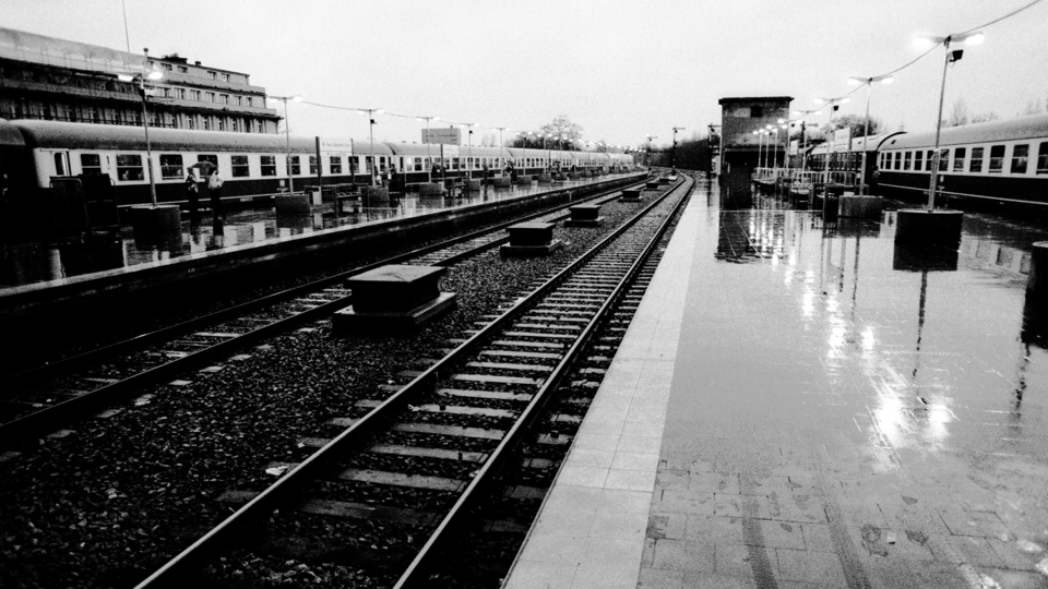 Rainy Platform - ID 009532