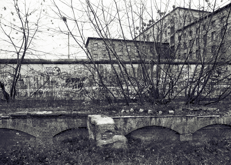 Wall Behind - ID 009536